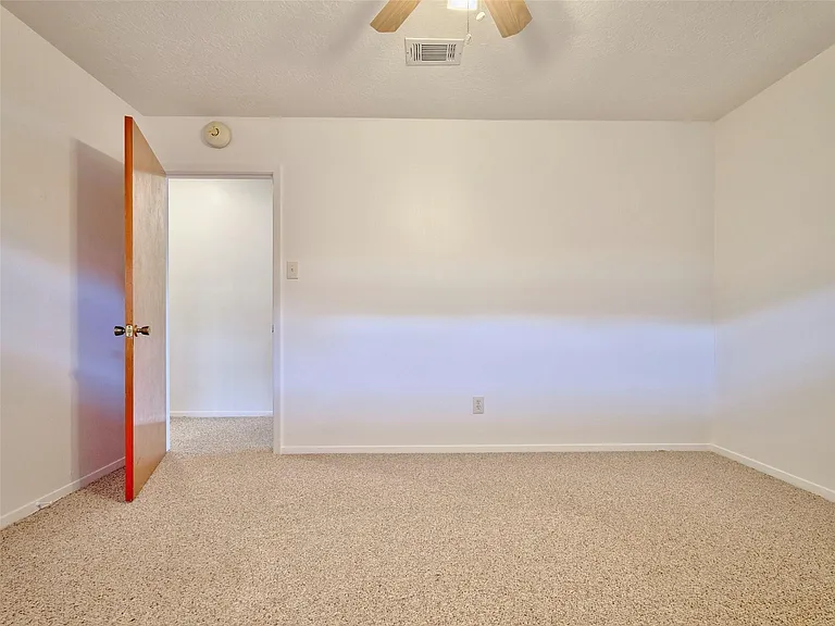 1018 Shawnee St — Photo 16