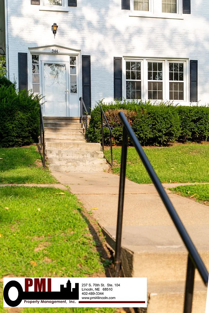 944 Forest Ave — Photo 4