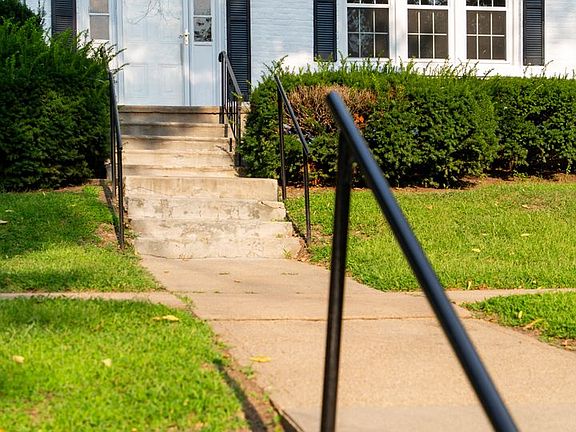 4th image of 944 Forest Ave