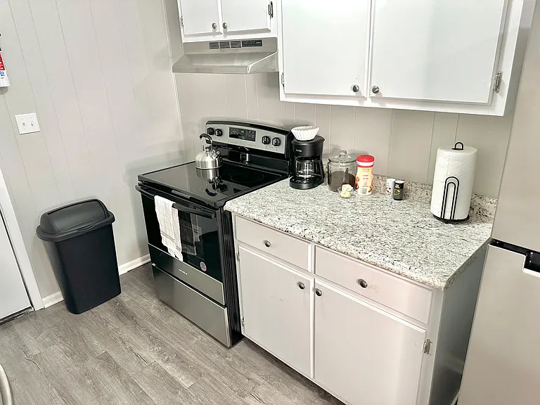 200 Catherine St #13B — Photo 13