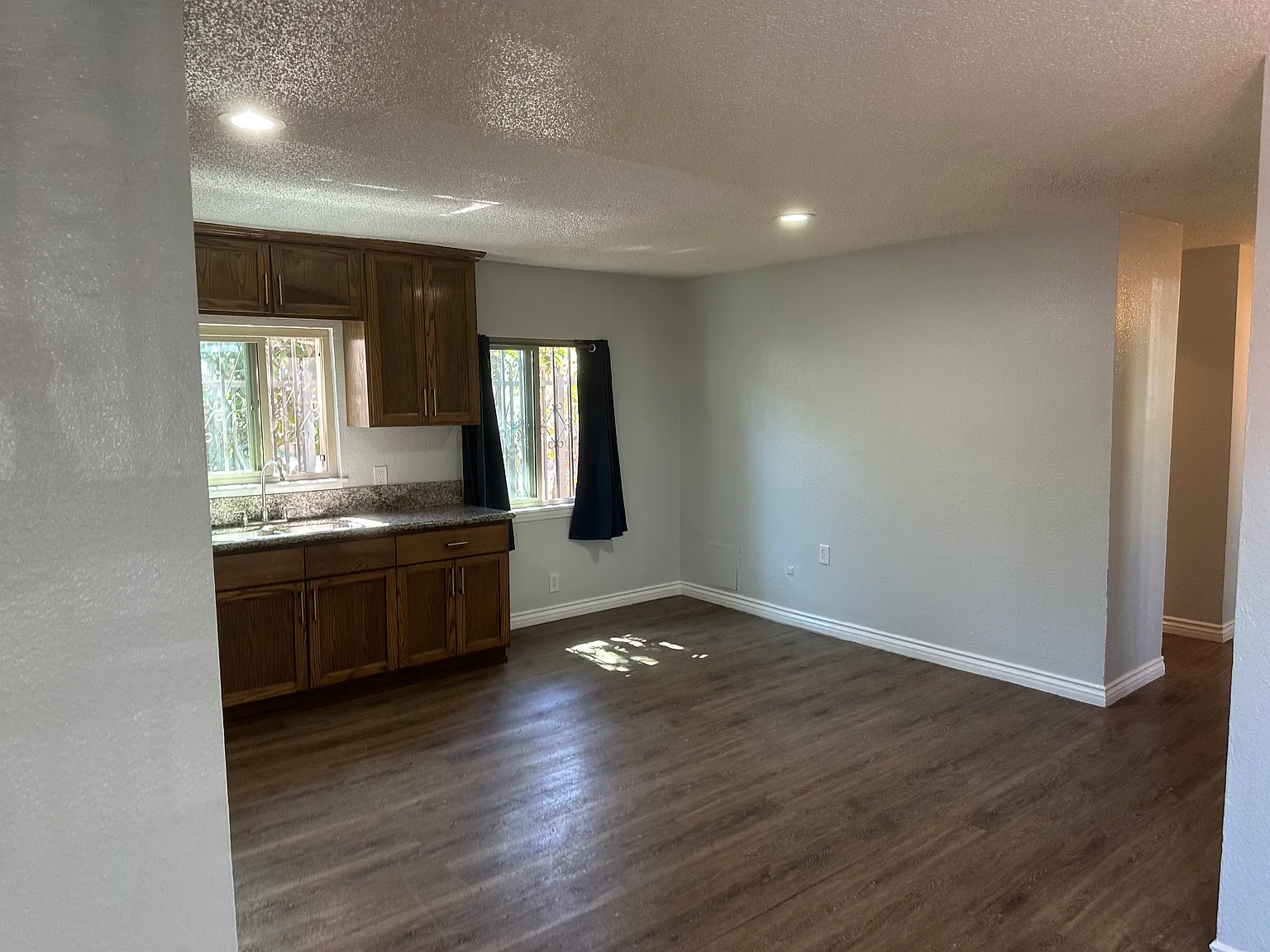 3 bed, 858 sqft, $2,895 — Photo 4