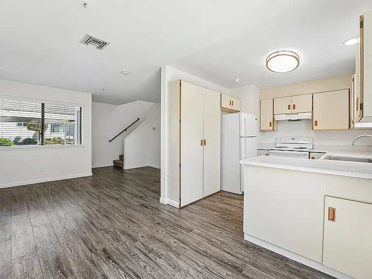 20-web-or-mls-403-425 Junction Ave 109A-S1807-018