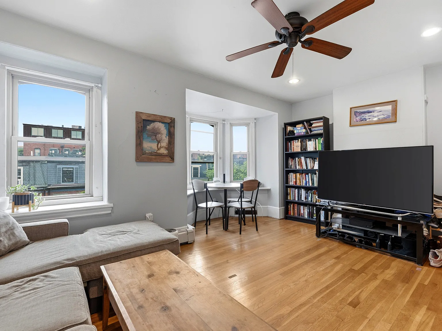 2 bed, 700 sqft, $3,600 — Photo 3