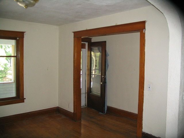 2nd image of 21 N Broadway St