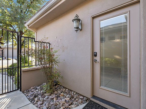 5th image of 409 N Country Ln Unit 31