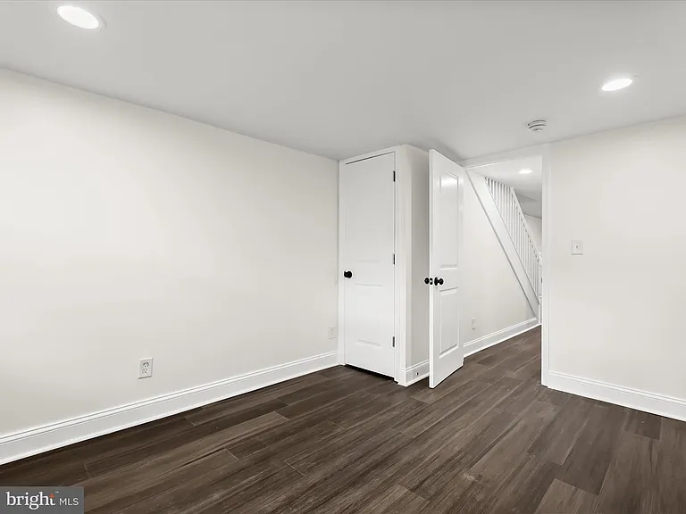 404 N Robinson St — Photo 29