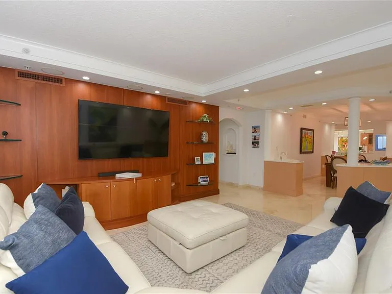 2051 SE 3rd St #503 — Photo 11