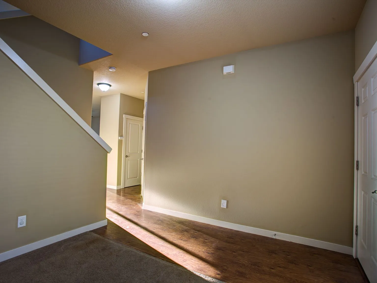 3 bed, 2.5 bath, 1694 sqft, $2,500 — Photo 4