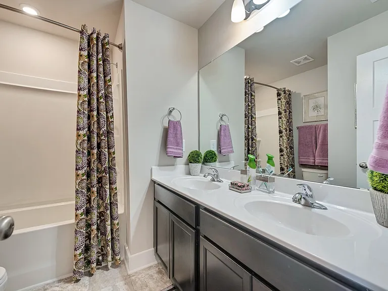 Covey Homes Addison — Photo 9