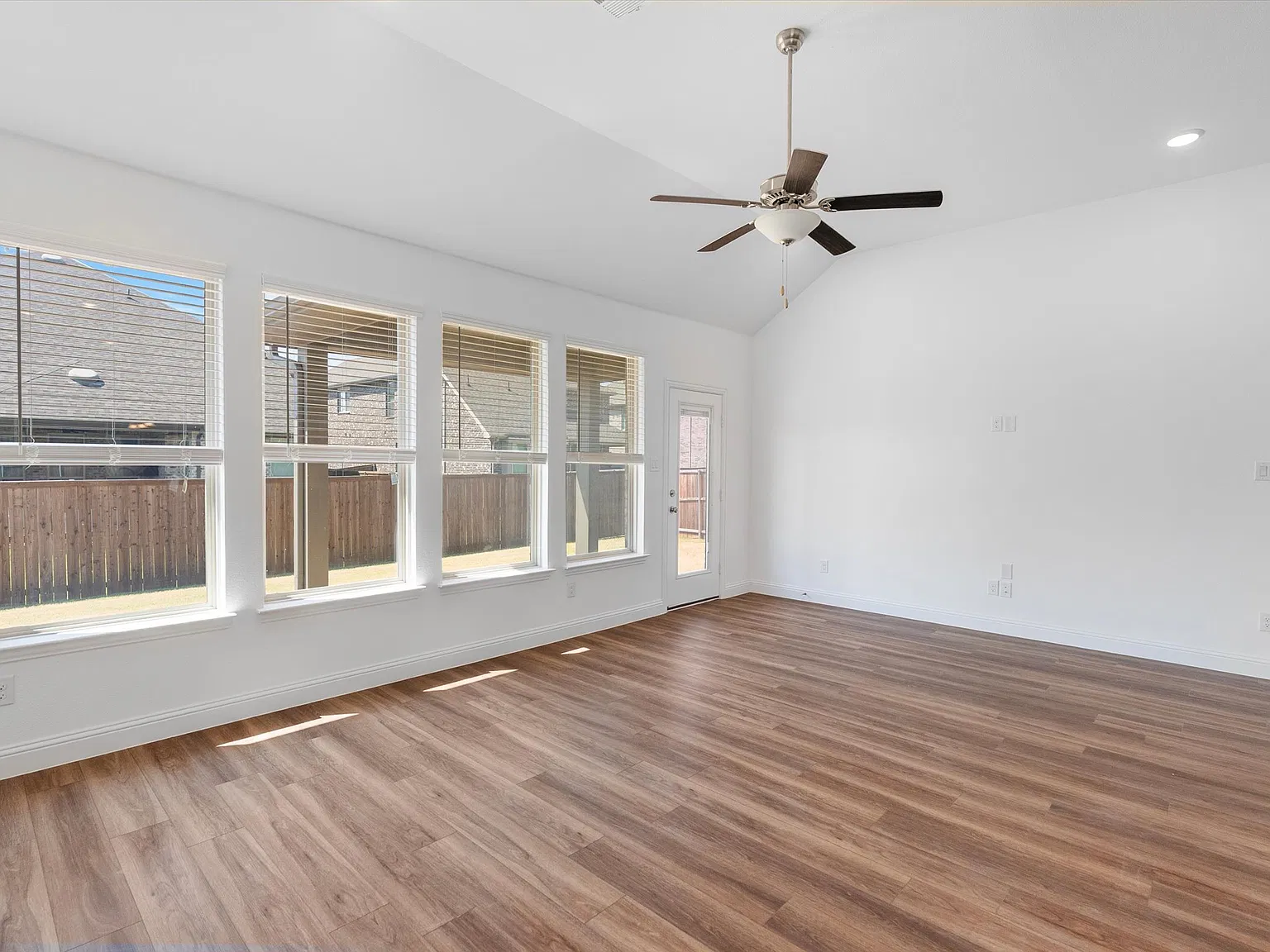 4 bed, 2270 sqft, $3,300 — Photo 4