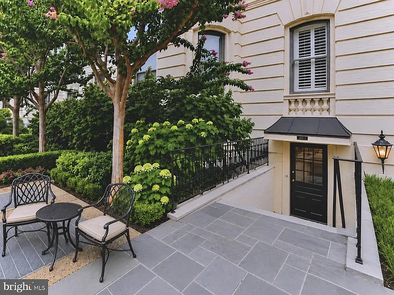 2153 California St NW #1 — Photo 4