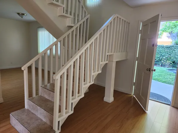 370 Avocado St #3, Costa Mesa, CA 92627