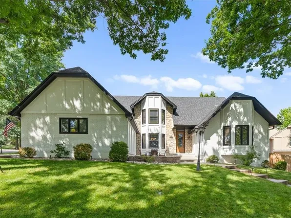 8230 W 99th St, Overland Park, KS 66212