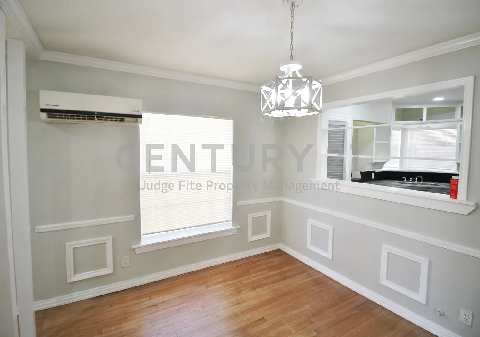 Charming Remodeled 2/1 Home in Dallas For Rent! — Photo 3