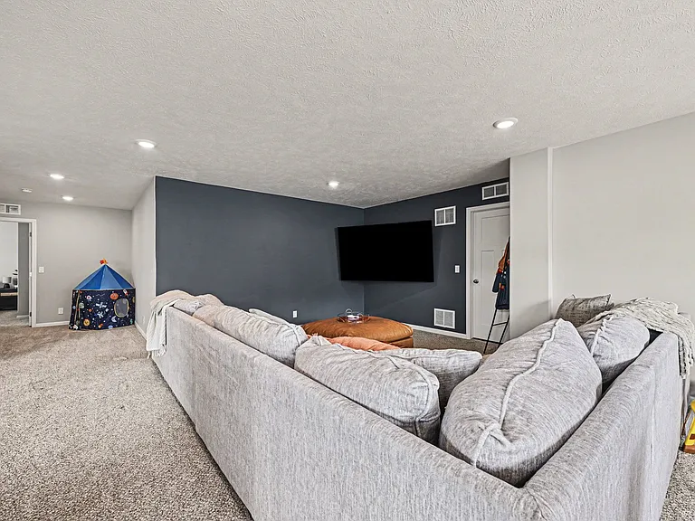 9565 S 183rd Ave — Photo 19