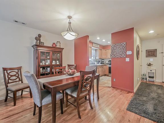 4th image of 700 10th St APT 11
