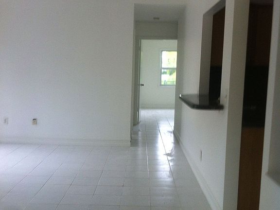 vaulted ceiling, bar top