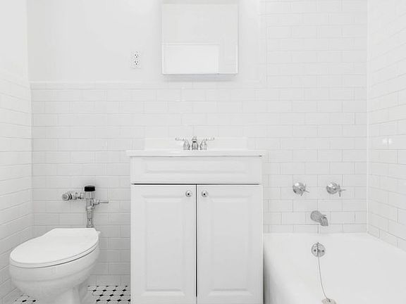5th image of 25 W 132nd St APT 15G