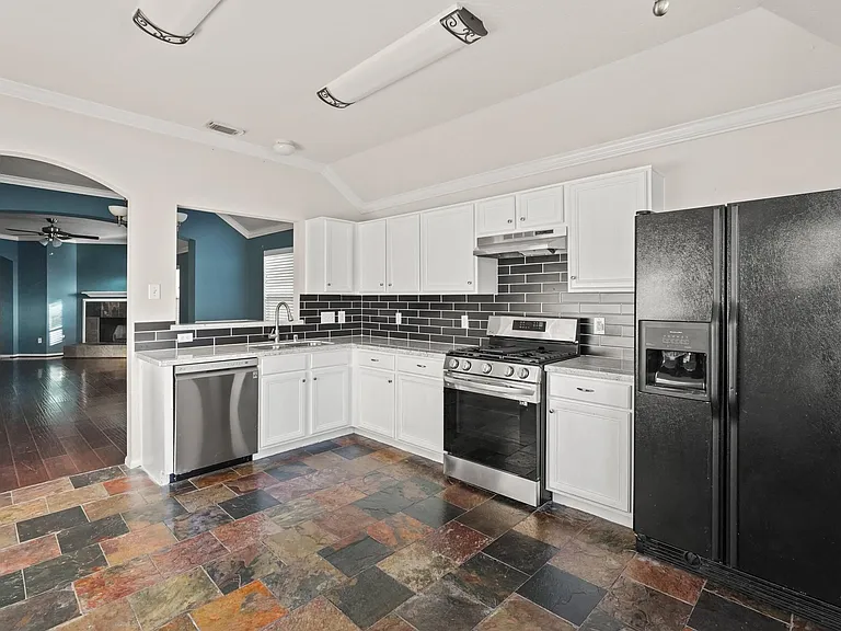 5823 Creektrace Ln — Photo 9