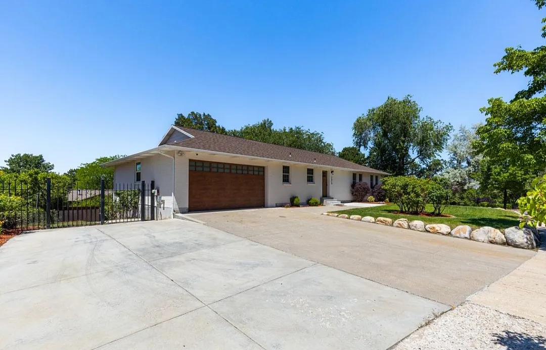 3 bed, 1.5 bath, 1600 sqft, $2,450 — Photo 1
