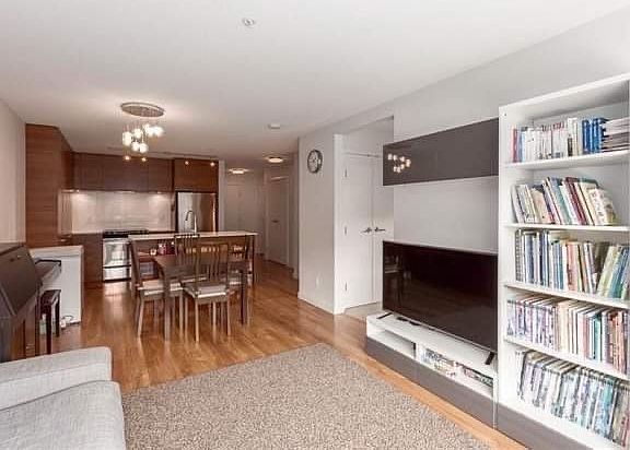 3rd image of 1679 Lloyd Ave #650
