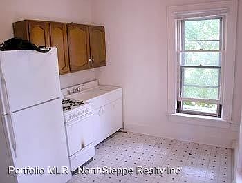4th image of 1659 Summit St #1661-B