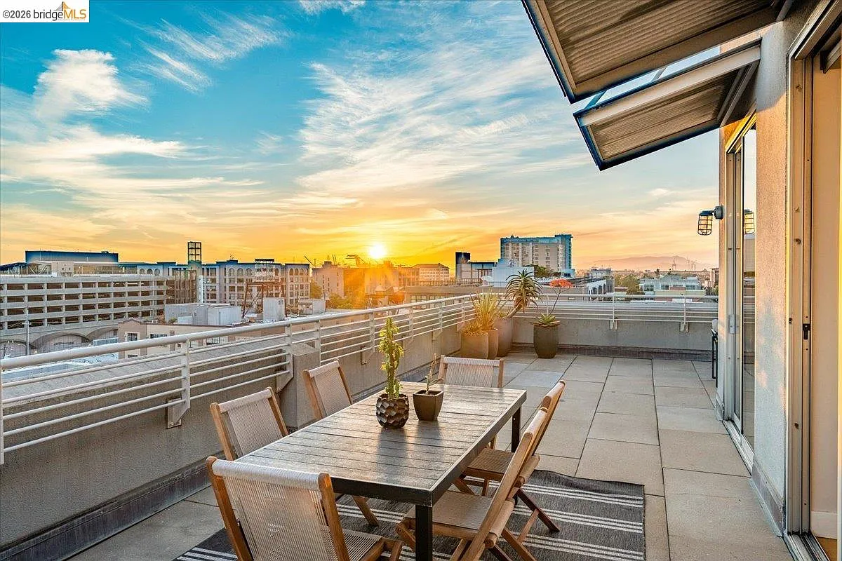 201 4th St APT 601 photo 1