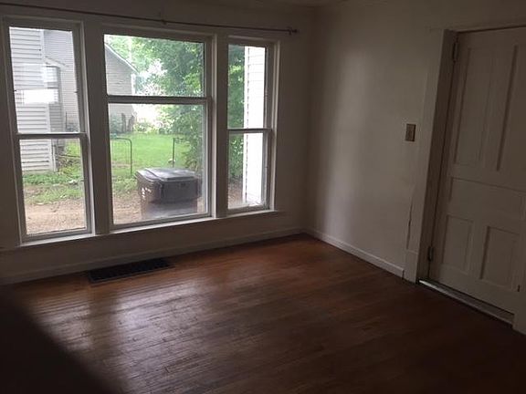 3rd image of 418 Woodward Ave #1