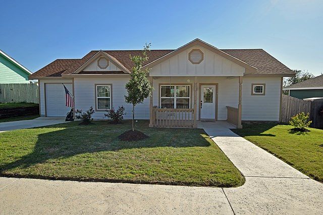 1st image of 140 Ivy Ln