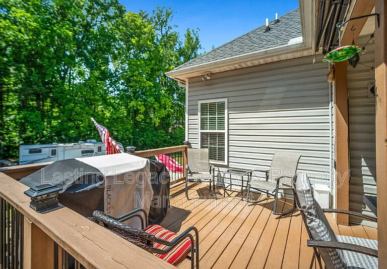 187 Marbrook Dr — Photo 37