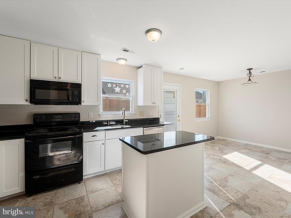 4th image of 508 Emily Ln