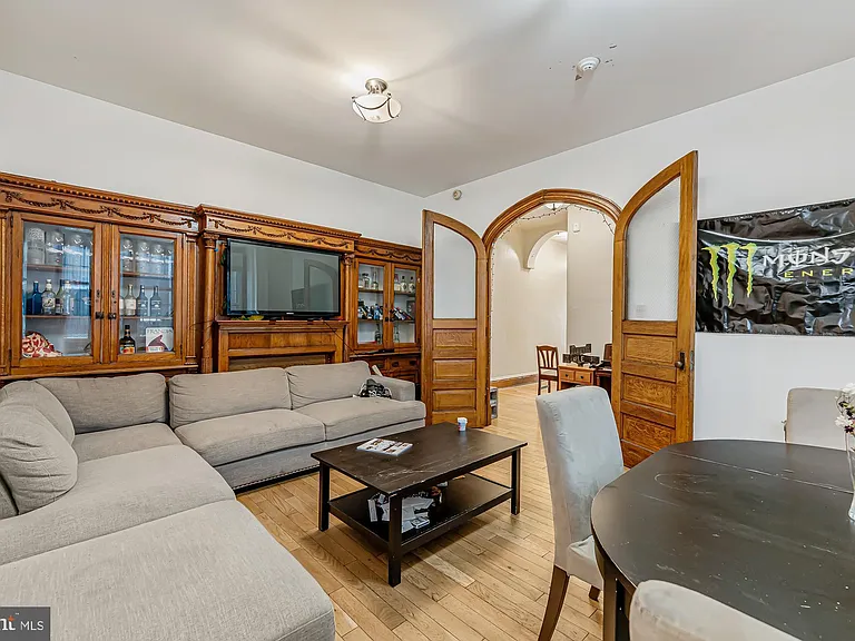 4011 Pine St — Photo 3