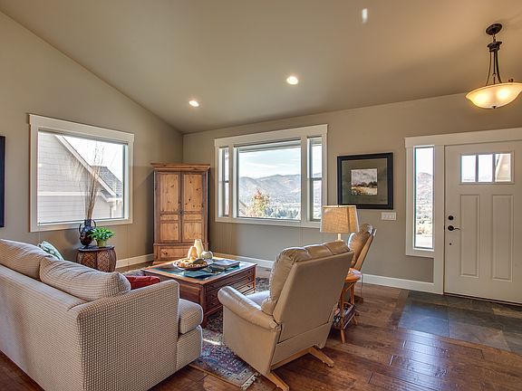 4th image of 2893 N Breckenridge Dr
