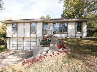 7005 N Winan Ave, Parkville, MO 64152