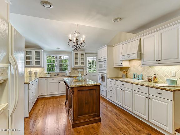 Gorgeous renovated kitchen
