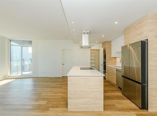 1628 Store St #902, Victoria, BC V8W0H1