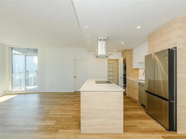 1628 Store St #902, Victoria, BC V8W 0H1