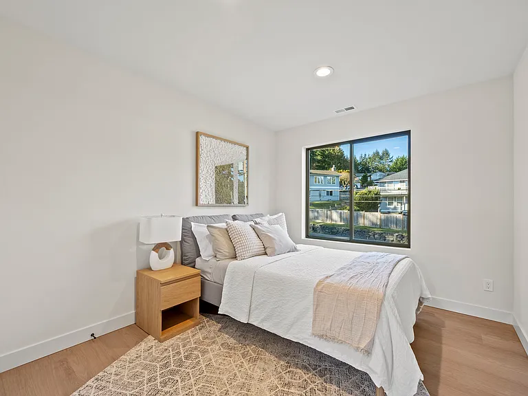 6305 Soundview Dr — Photo 24