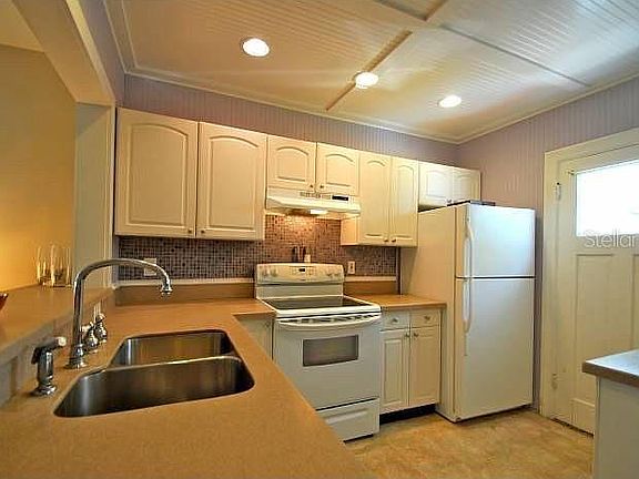 2nd image of 1705 Sunset Dr