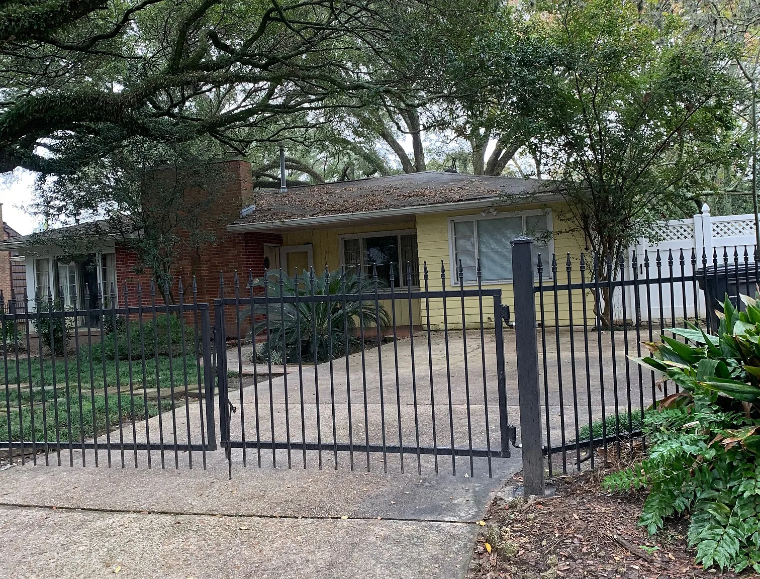 3 bed, 2.5 bath, 1800 sqft, $1,700 — Photo 1