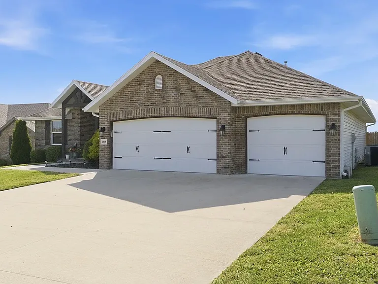 1648 N Pinnacle Ave — Photo 3