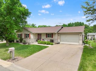 8051 Kalb Ridge St, Peosta, IA 52068