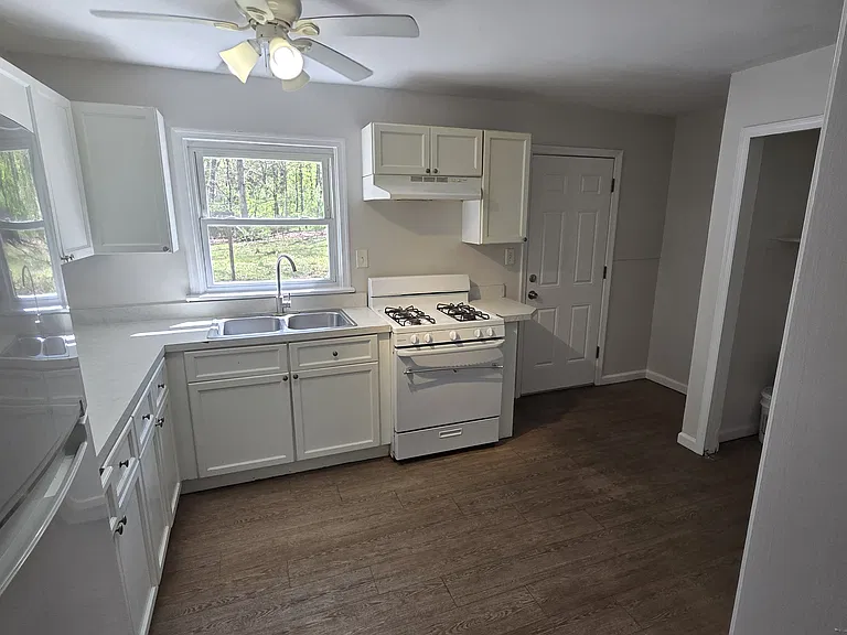 124 Erica Rd — Photo 7