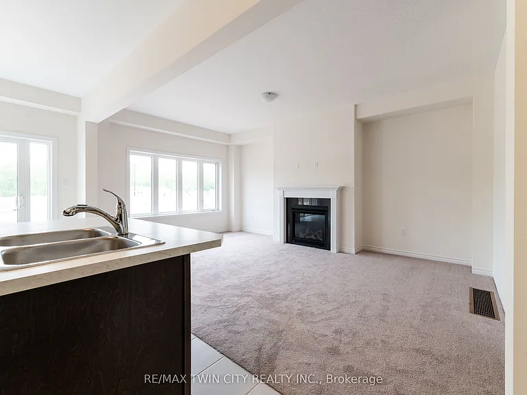 33 Dennis Ave — Photo 8
