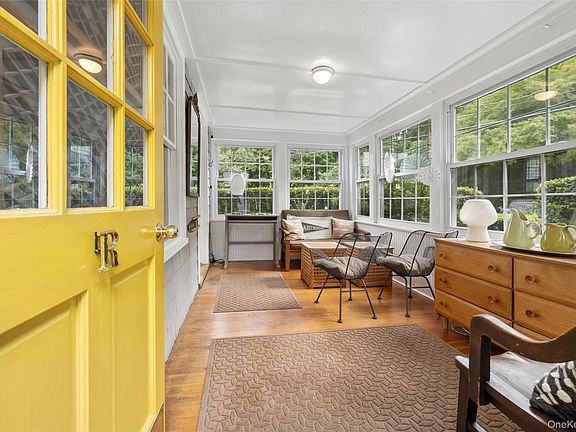 4th image of 161 Rosedale Avenue