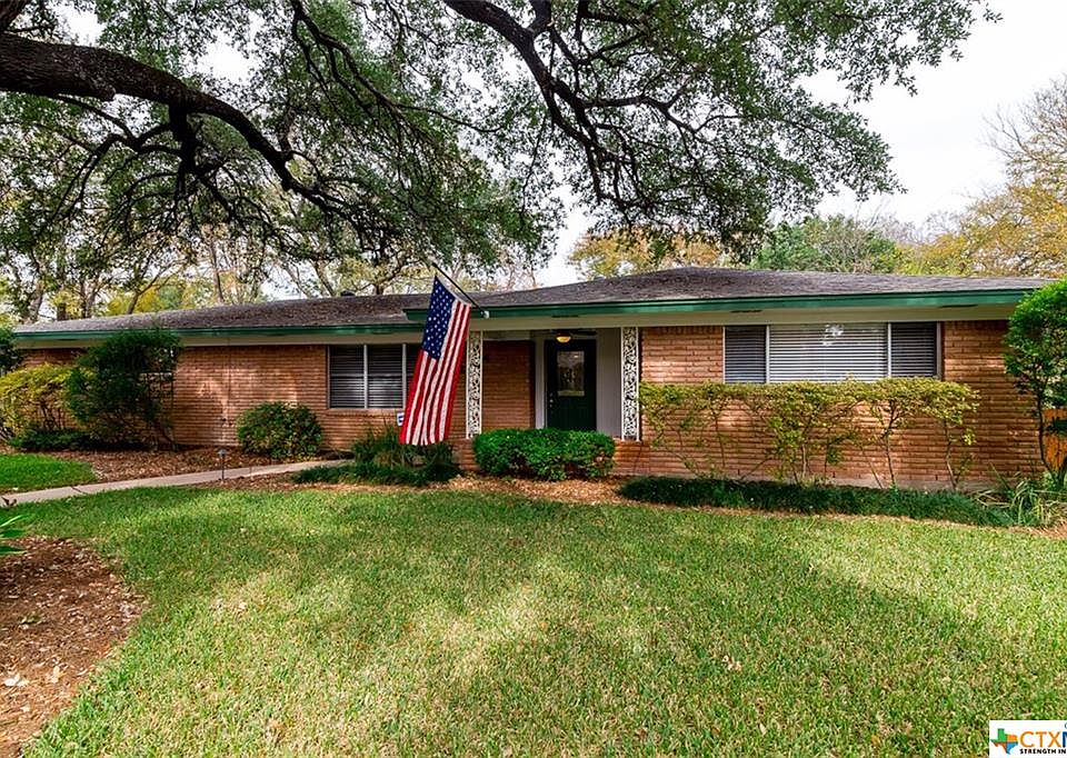 1st image of 1204 Forest Dr