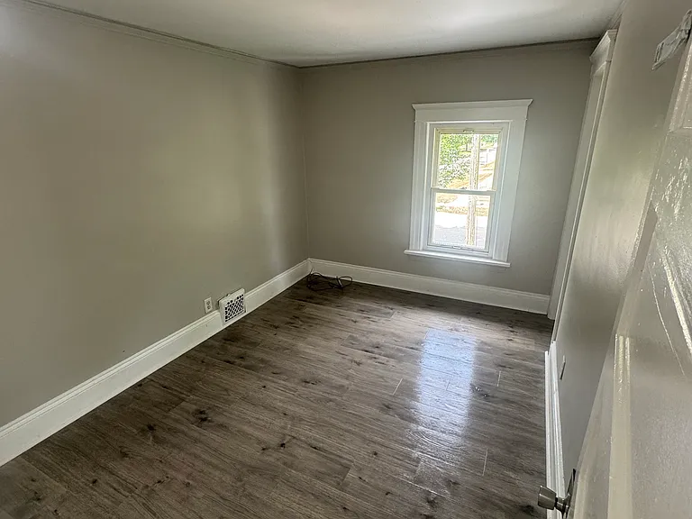 519 Steward Ave — Photo 7