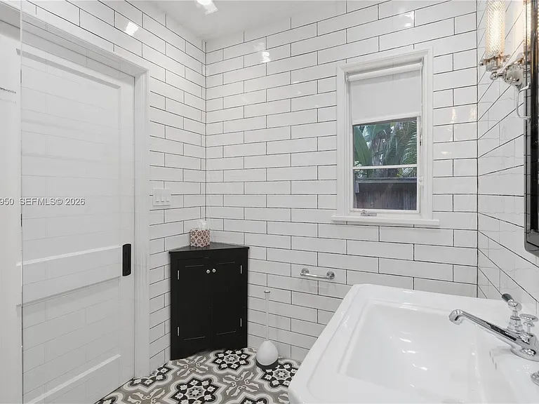110 N 16th Ave — Photo 39