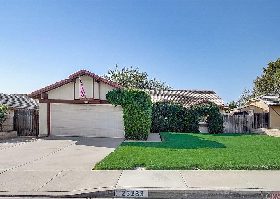 1st image of 23283 Sonnet Dr