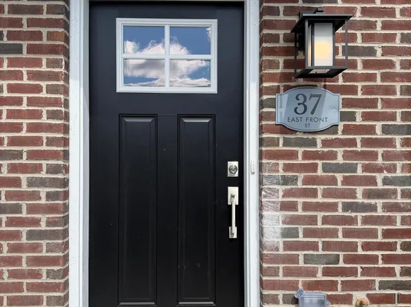 37 E Front St, Bridgeport, PA 19405